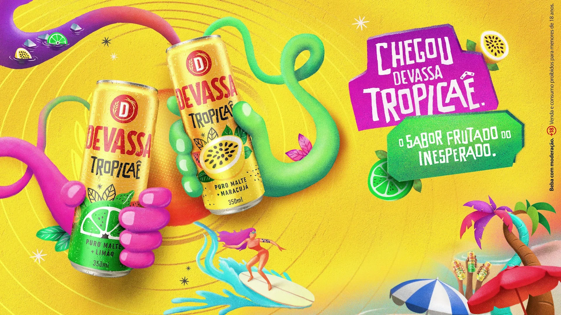 Latas Devassa Tropicaê seguradas por mãos de motion 3D coloridas sobre fundo amarelo, com o selo 'Chegou Devassa Tropicaê'